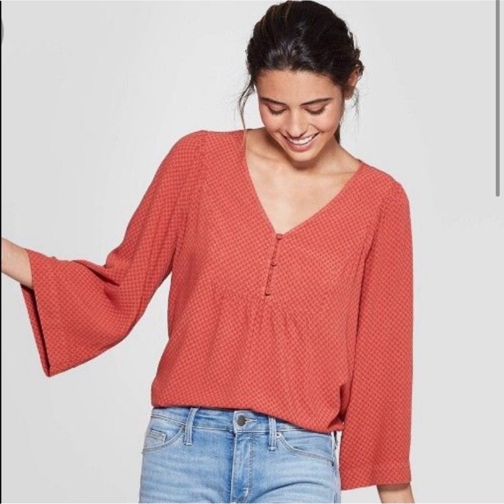 Universal Thread Peasant Top